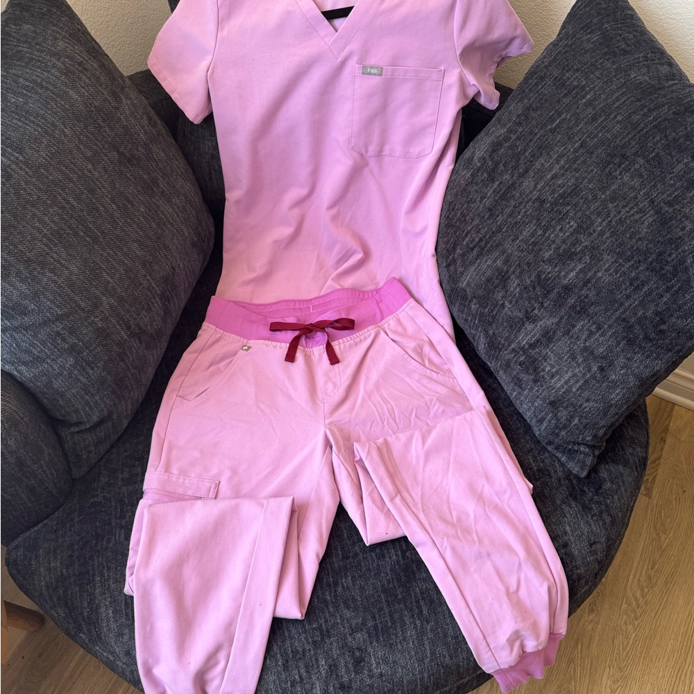 Figs Women's Pink Scrub Set
